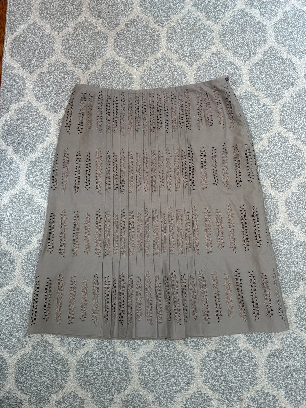 Akris Punto sz 6 Mocha Brown Eyelet Pin Tuck Skirt